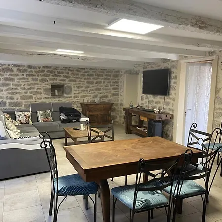 Le Clos Des Pierres Dorees
