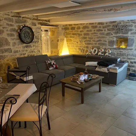 Le Clos Des Pierres Dorees * Rignac