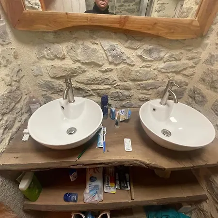Le Clos Des Pierres Dorees *